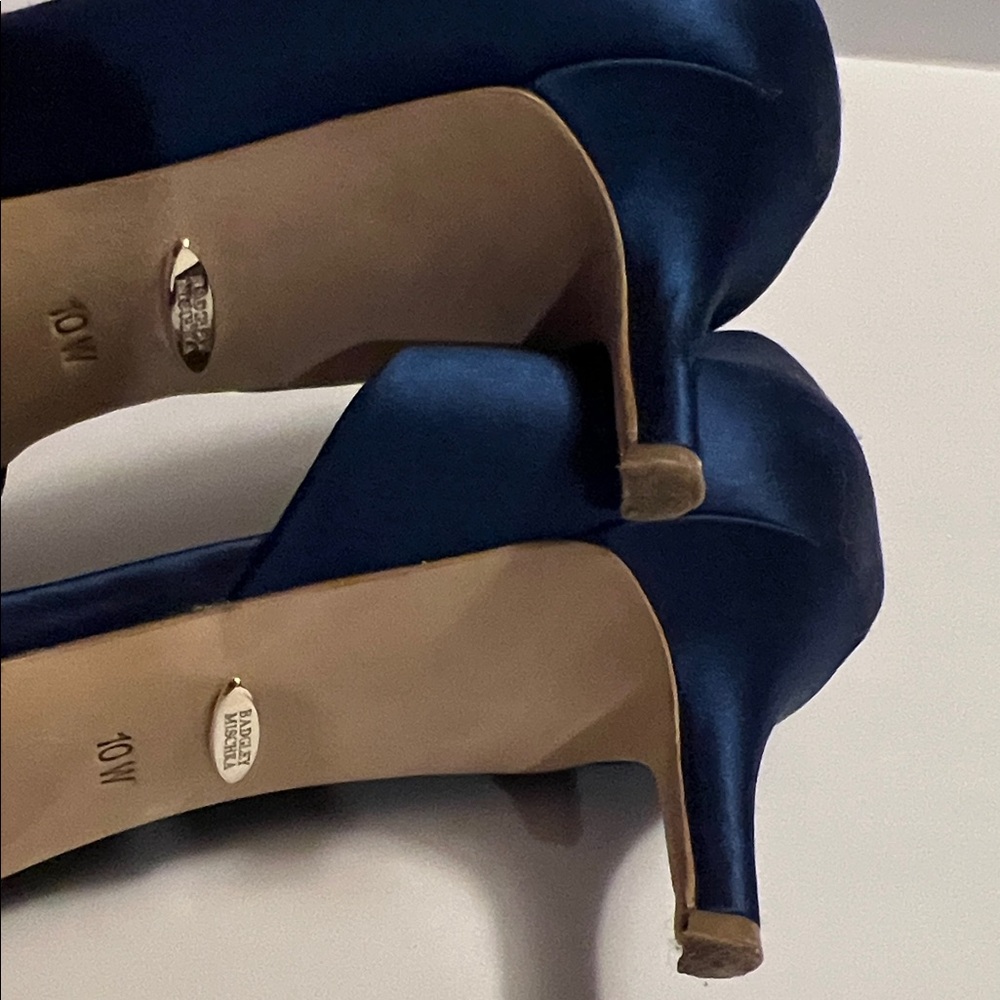 Badgley Mischka MACIE Navy Satin Heels Crystal Embellishments Peep Toe 10W EUC - Picture 9 of 10